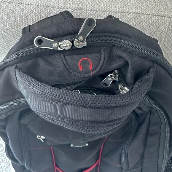 SwissGear backpack - Picture 4 of 7